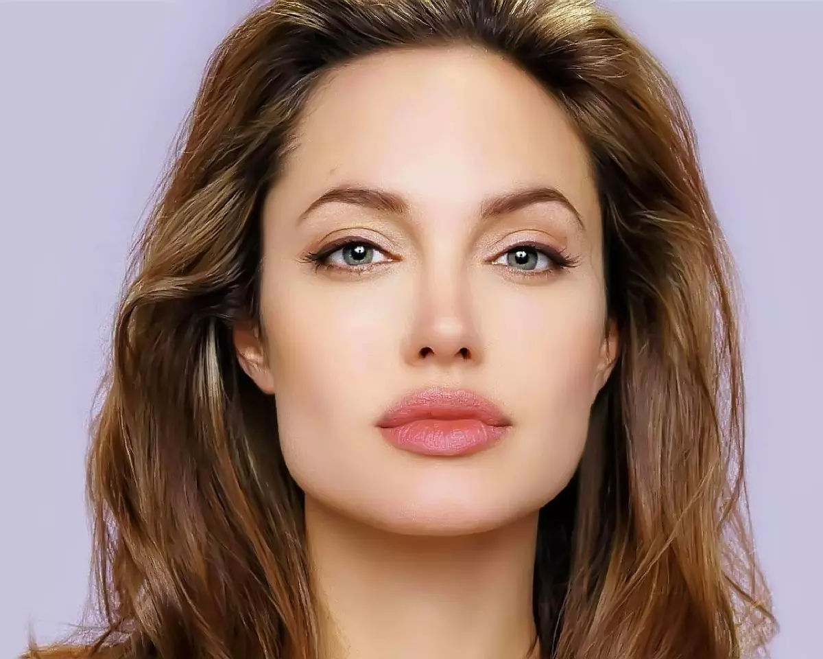 Angelina Jolie