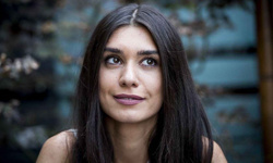 Burcu Kıratlı kimdir?