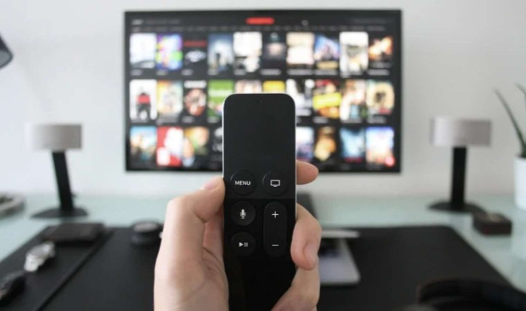 TV yayın akışı 12 Ocak Cuma! Hangi kanalda ne var, günün filmleri ve dizileri neler?