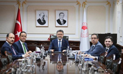Bakan Yumaklı, yardımcıları ile 2024'ün ilk toplantısını gerçekleştirdi