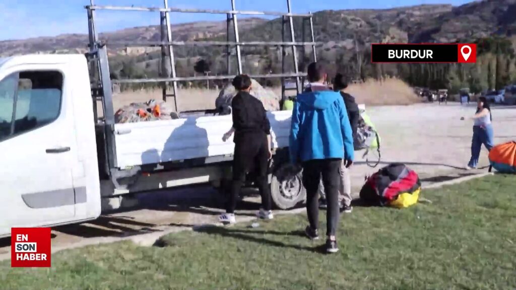 Burdur’da yamaç paraşütçüleri yeni sezonu açtı, gökyüzü renklendi.